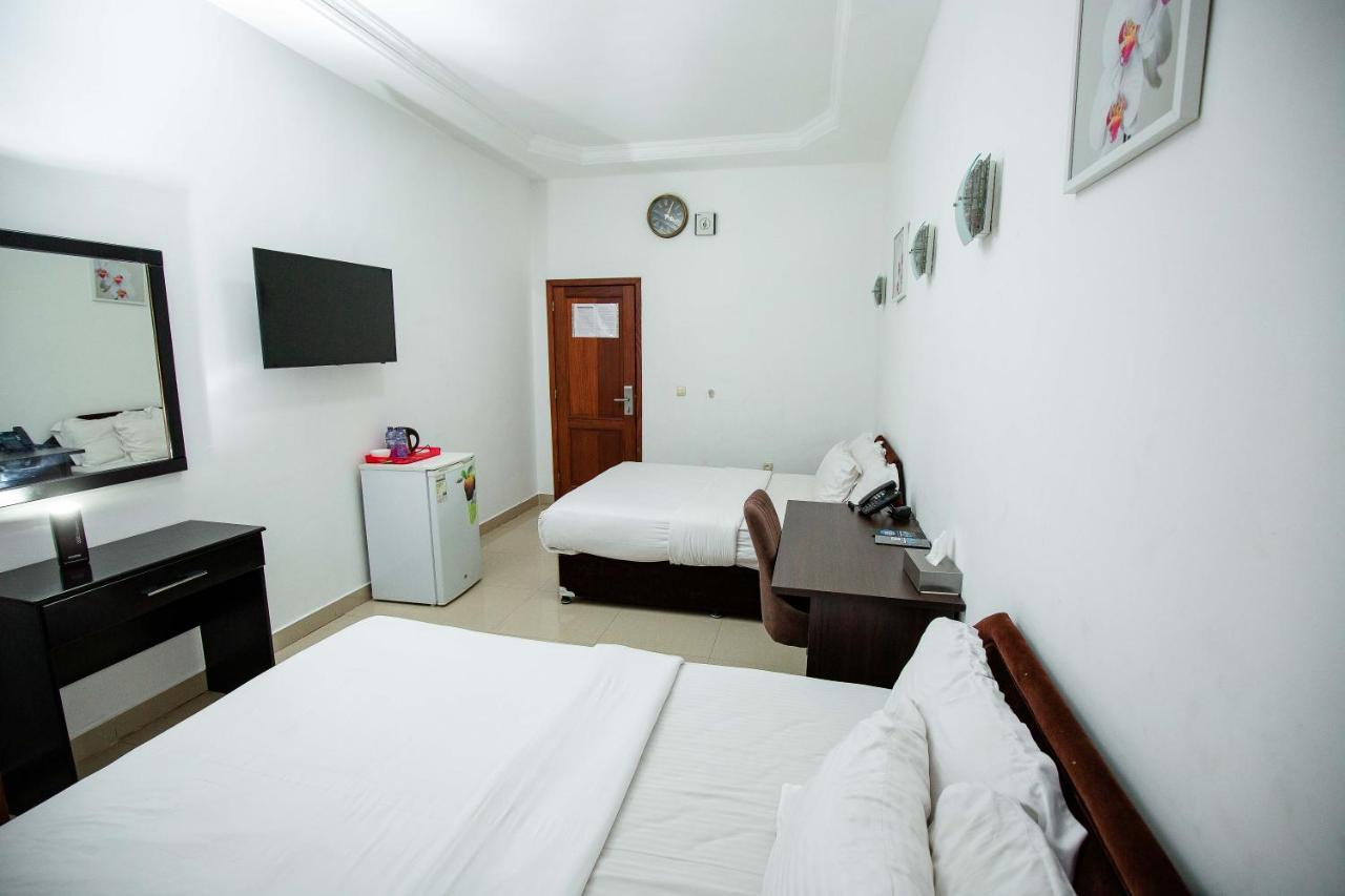 Hotel Everest Rd Congo Киншаса Екстериор снимка