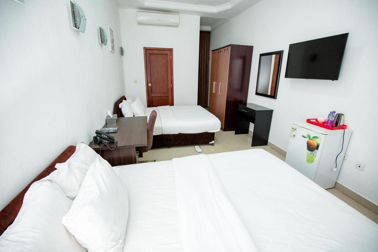 Hotel Everest Rd Congo Киншаса Екстериор снимка