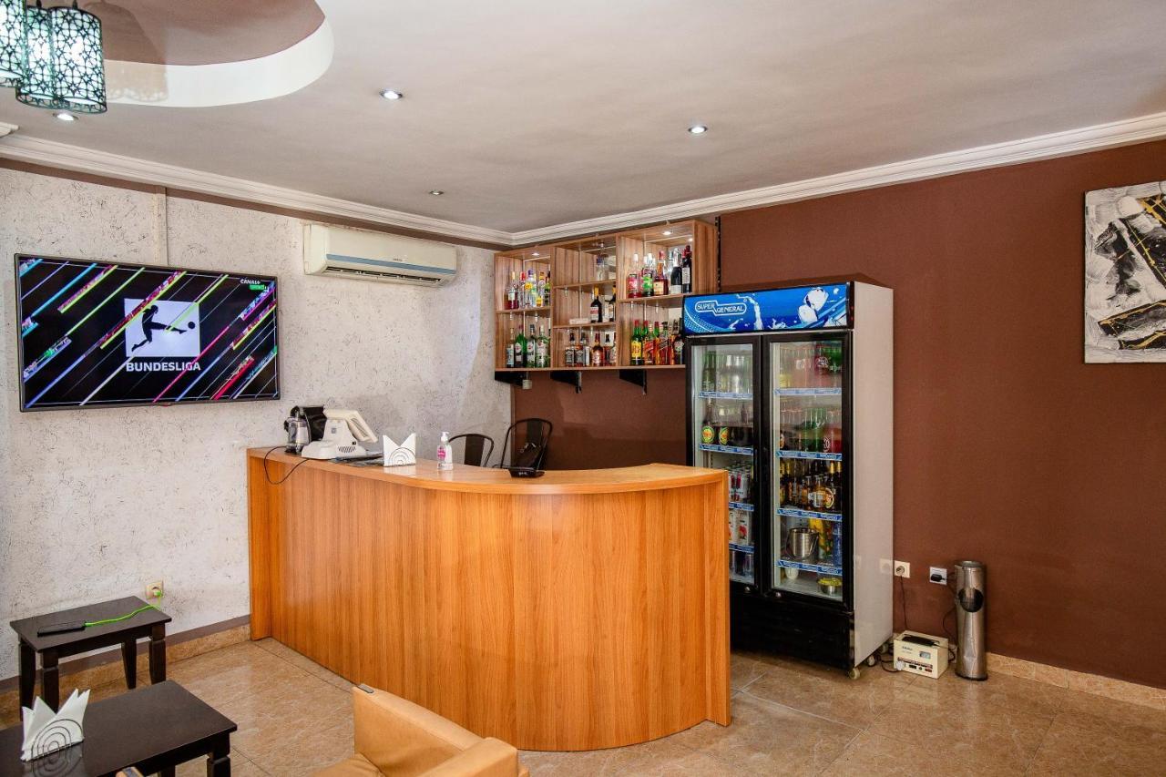 Hotel Everest Rd Congo Киншаса Екстериор снимка