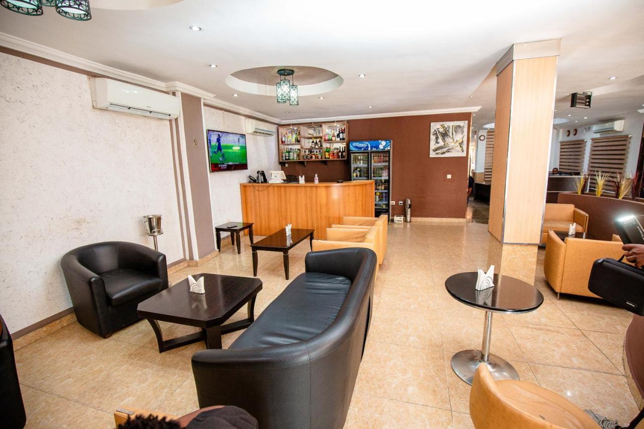 Hotel Everest Rd Congo Киншаса Екстериор снимка