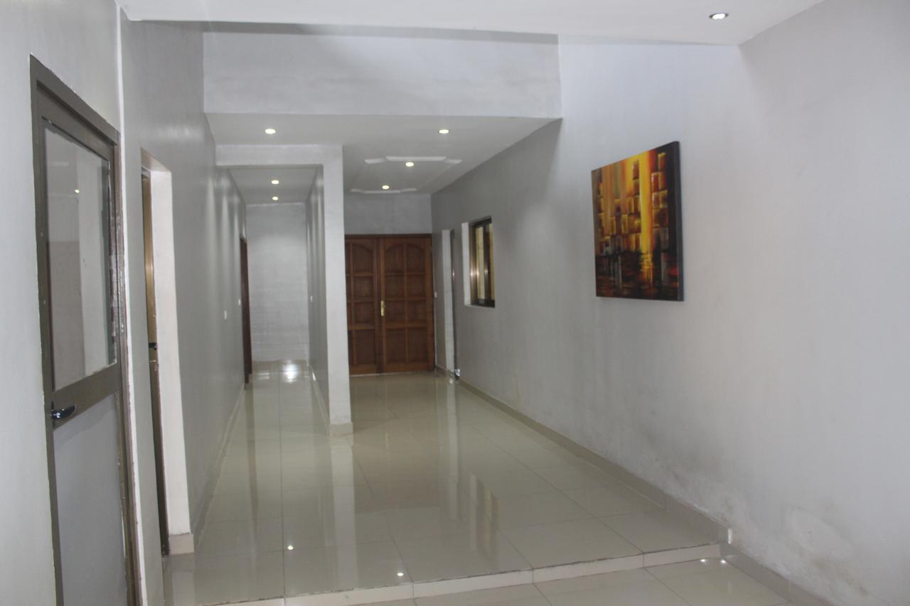 Hotel Everest Rd Congo Киншаса Екстериор снимка